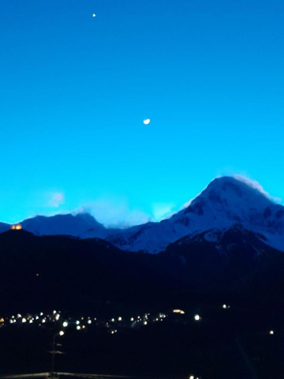 شقة Emotion Kazbegi الغرفة الصورة